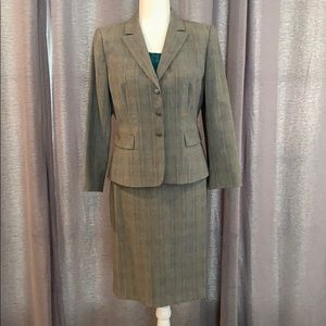 Tahari Jacket Top & Skirt Suit Black Plaid EUC 8P